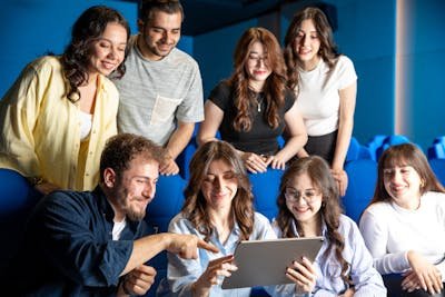 Mission et rémunération d'un chargé de communication digitale